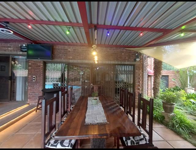 5 BEDROOM HOUSE FOR SALE IN VANDERBIJLPARK SE 2